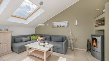 Fernseher, Kamin, Stereoanlage