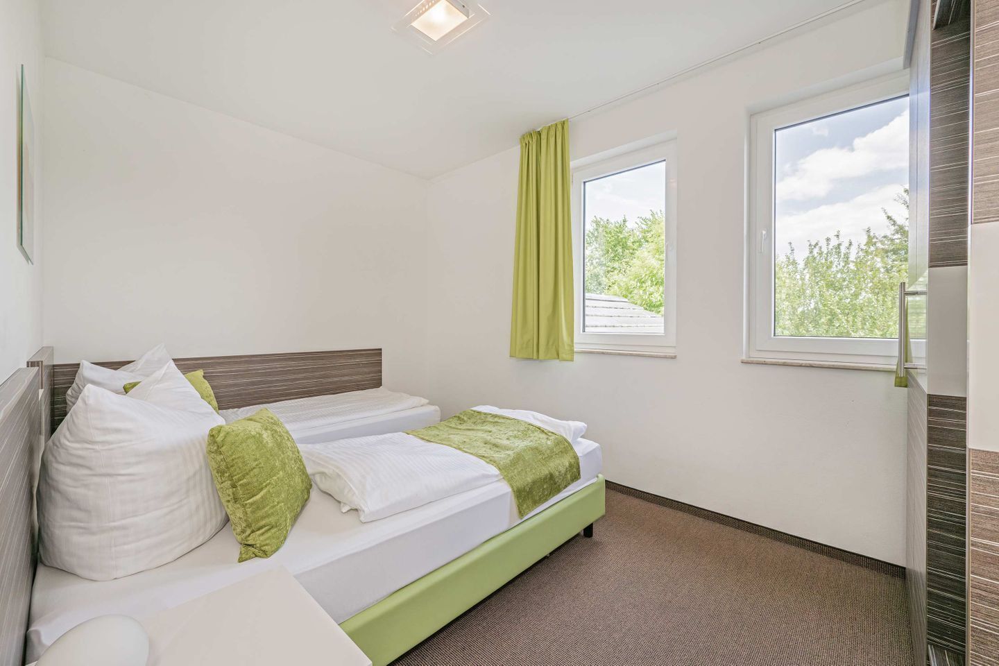 2 bedrooms, iron/ironing board, WiFi