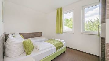2 bedrooms, iron/ironing board, WiFi