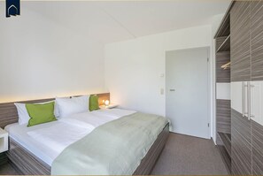 2 bedrooms, iron/ironing board, WiFi