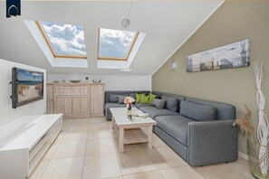 Unclassified image, 3 of 25, button