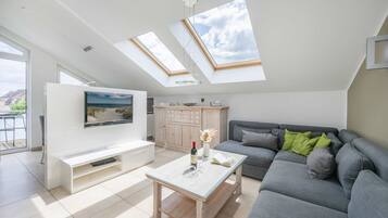 Fernseher, Kamin, Stereoanlage