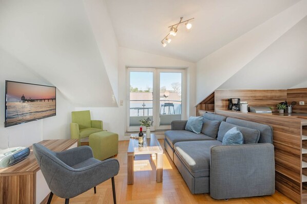 TV, fireplace, stereo