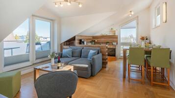 TV, fireplace, stereo