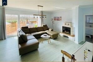 Unclassified image, 2 of 31, button