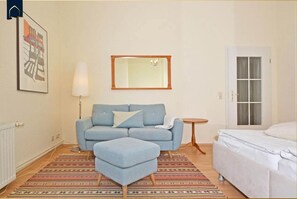 Fernseher, DVD-Player, Stereoanlage