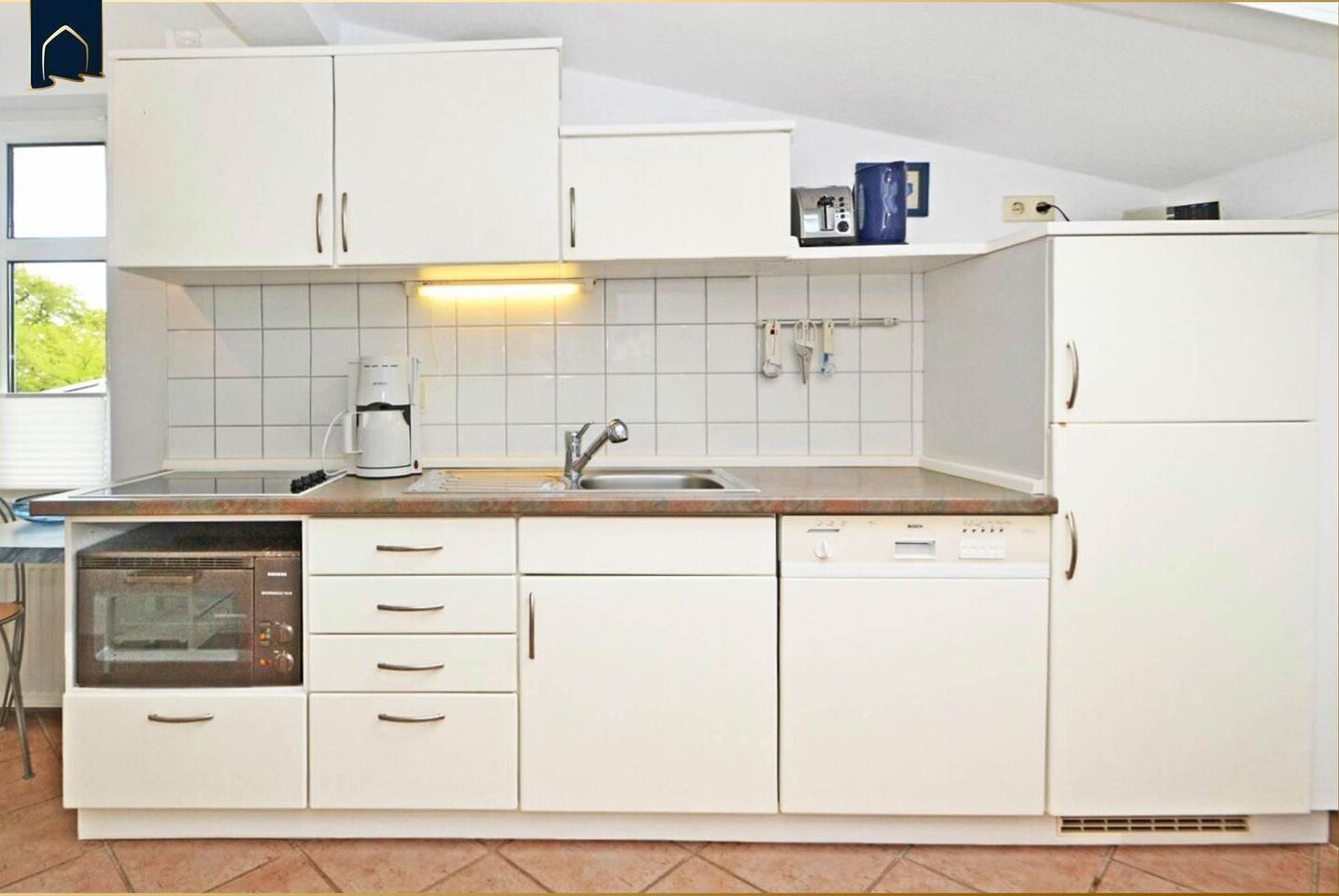 Coffee/tea maker, fridge, microwave, oven