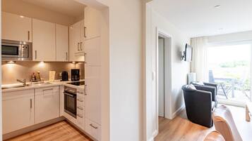 Coffee/tea maker, fridge, microwave, oven