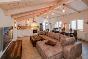 TV, stereo - Cozy vacation apartment in Heringsdorf with large garden - only 550 m to the beach (Heringsdorf)