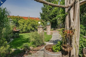 Property grounds - Cozy vacation apartment in Heringsdorf with garden, only 550 m from the beach (Heringsdorf)