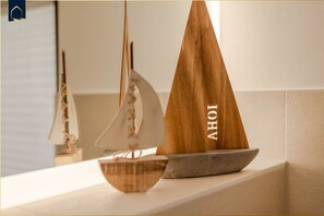 Unclassified image, 3 of 31, button