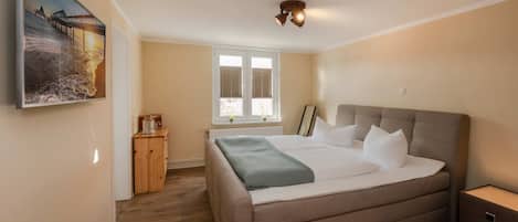 2 bedrooms, WiFi, bed sheets