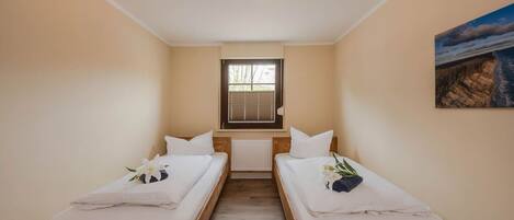 2 bedrooms, WiFi, bed sheets