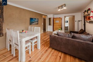 Unclassified image, 5 of 31, button