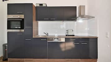 Geladeira, fogão, cooktop, lava-louças