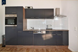 Kühlschrank, Ofen, Herdplatte, Geschirrspüler