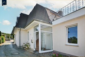 Exterior detail - Cozy vacation apartment in Koserow with terrace, only 350 m to the beach - House (Koserow)