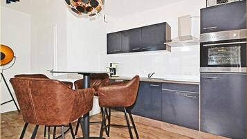 Kühlschrank, Mikrowelle, Ofen, Geschirrspüler