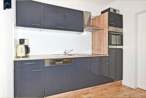 Fridge, microwave, oven, dishwasher - Cozy vacation apartment in Kosorow with terrace & garden - perfect for 2-4 (Koserow)