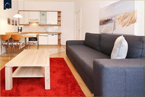 Fernseher, DVD-Player, Stereoanlage