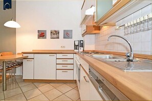 Kühlschrank, Ofen, Herdplatte, Geschirrspüler