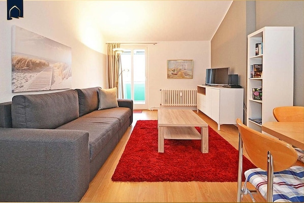 Fernseher, DVD-Player, Stereoanlage