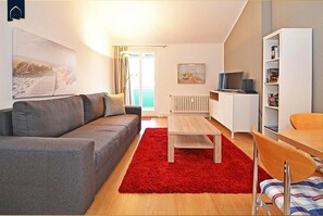 Fernseher, DVD-Player, Stereoanlage