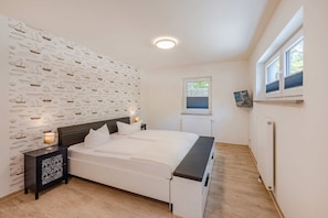 1 bedroom, iron/ironing board, WiFi