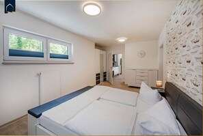1 bedroom, iron/ironing board, WiFi