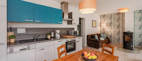 Coffee/tea maker, fridge, microwave, oven