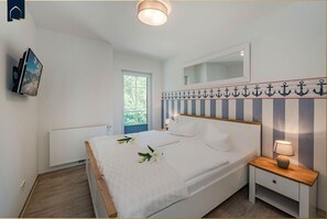 2 bedrooms, iron/ironing board, WiFi