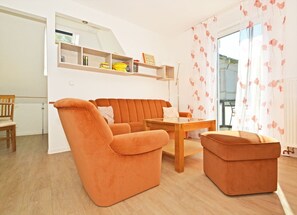 Fernseher, DVD-Player, Stereoanlage