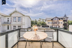 Unclassified image, 3 of 20, button