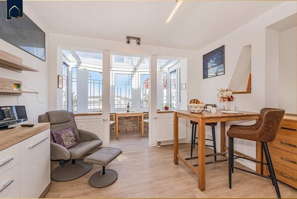 Unclassified image, 1 of 25, button