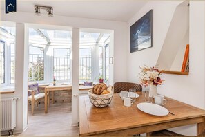 Unclassified image, 5 of 25, button