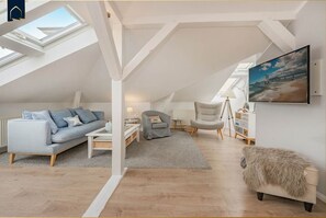 Televisión, reproductor de DVD, estéreo