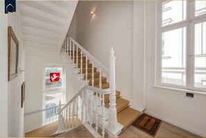 Unclassified image, 5 of 27, button