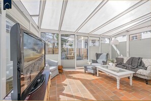 TV, stereo - Cozy apartment in Heringsdorf with terrace - 150 m to the beach - Villa (Heringsdorf)