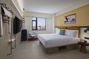 Down duvets, free minibar, in-room safe, blackout curtains - Moxy Xi'An Beilin (Xi'an)