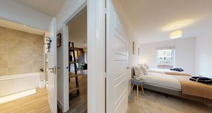 Luxury 2 Bed Apartment with Parking 18 mins from London