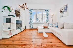 TV, DVD player, stereo - Modern vacation apartment in Heringsdorf with balcony - 200 m from the beach - (Heringsdorf)