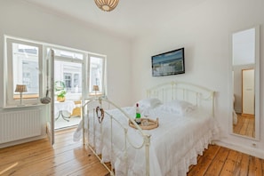 1 bedroom, iron/ironing board, WiFi