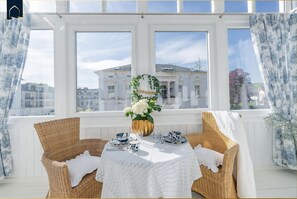 Unclassified image, 4 of 33, button