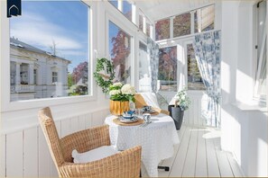 Unclassified image, 5 of 33, button