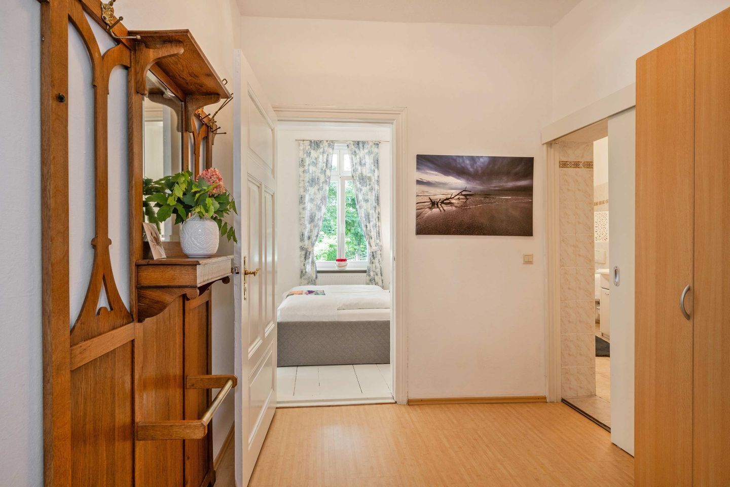 2 bedrooms, iron/ironing board, WiFi