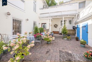 Outdoor dining - Cozy vacation apartment in Heringsdorf with WLAN, only 200 m from the beach (Heringsdorf)