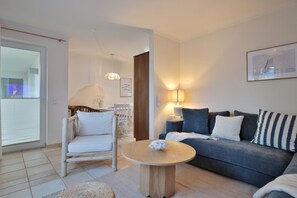 Unclassified image, 3 of 24, button