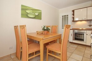 Dining - Modern Beach Villa Apartment 4 - Modern Beach Villa (Timmendorfer Strand)