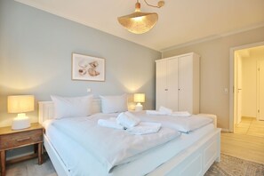 Unclassified image, 2 of 24, button