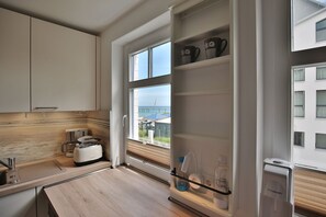 Fridge, microwave, oven, stovetop - Strandhotel Niendorf Apartment 18 - Beach hotel - Niendorf (Timmendorfer Strand)